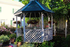 Clark Currier Inn