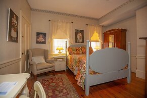 Clark Currier Inn