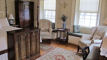 Clark Currier Inn