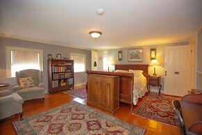 Clark Currier Inn