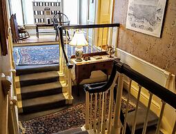 Clark Currier Inn