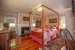 Clark Currier Inn