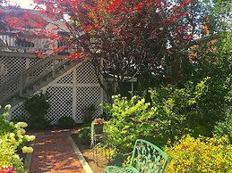 Clark Currier Inn
