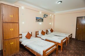 Famous House Kathmandu - Hostel