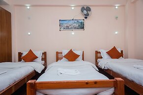 Famous House Kathmandu - Hostel