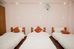Famous House Kathmandu - Hostel