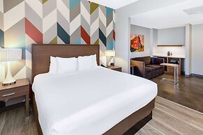 La Quinta Inn & Suites by Wyndham Tulsa Downtown/Route 66