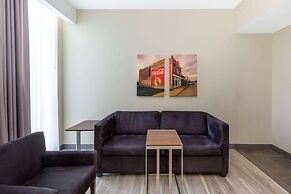 La Quinta Inn & Suites by Wyndham Tulsa Downtown/Route 66