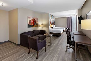 La Quinta Inn & Suites by Wyndham Tulsa Downtown/Route 66