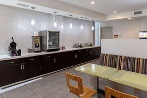 La Quinta Inn & Suites by Wyndham Tulsa Downtown/Route 66