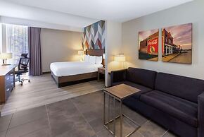 La Quinta Inn & Suites by Wyndham Tulsa Downtown/Route 66