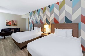 La Quinta Inn & Suites by Wyndham Tulsa Downtown/Route 66