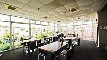 Cambridge Yang Kang Hotel