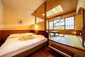 Yufuin Yawaraginosato Yadoya