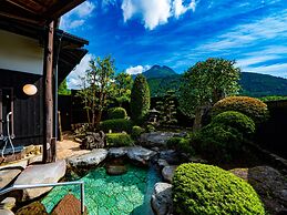 Yufuin Yawaraginosato Yadoya