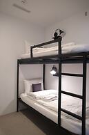 Daan Park Hotel - Hostel