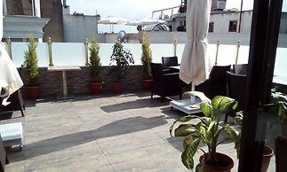 Golden Rain Hotel Old City