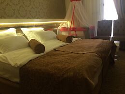 Golden Rain Hotel Old City