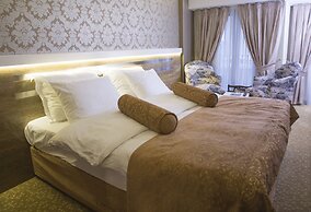 Golden Rain Hotel Old City