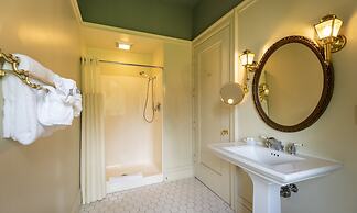 White Springs Manor a Belhurst Property