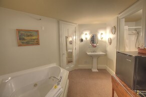 White Springs Manor a Belhurst Property