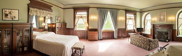 White Springs Manor a Belhurst Property