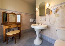 White Springs Manor a Belhurst Property