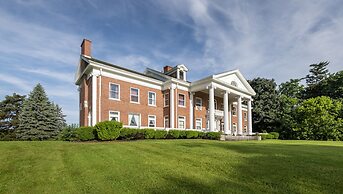 White Springs Manor a Belhurst Property