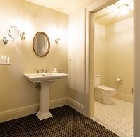 White Springs Manor a Belhurst Property