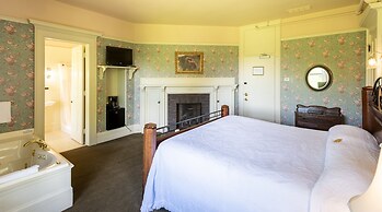 White Springs Manor a Belhurst Property