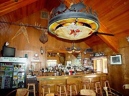 Pahaska Tepee Resort