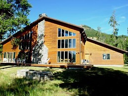 Pahaska Tepee Resort