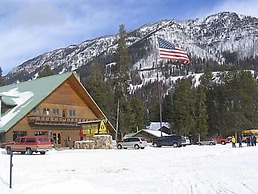 Pahaska Tepee Resort