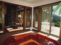 Pahaska Tepee Resort