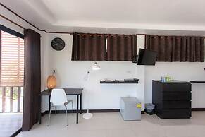 The Reef Hotel & Studios