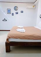 The Reef Hotel & Studios