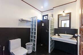 The Reef Hotel & Studios