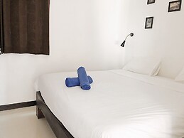 The Reef Hotel & Studios