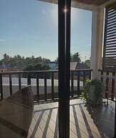 The Reef Hotel & Studios