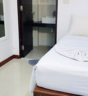 The Reef Hotel & Studios