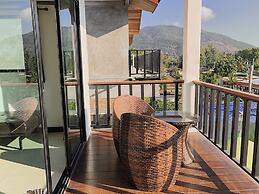 The Reef Hotel & Studios