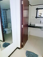 The Reef Hotel & Studios