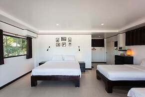 The Reef Hotel & Studios