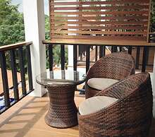 The Reef Hotel & Studios