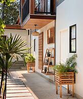 The Reef Hotel & Studios