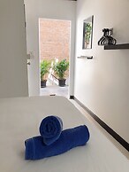 The Reef Hotel & Studios