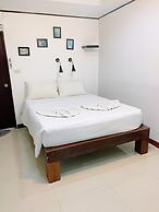 The Reef Hotel & Studios