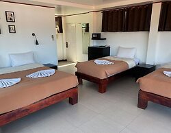 The Reef Hotel & Studios