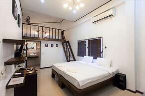 The Reef Hotel & Studios