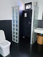 The Reef Hotel & Studios